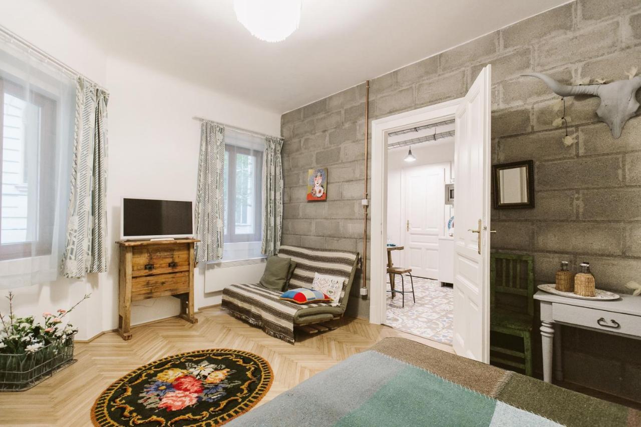 The Double Vintage & Handcrafted Apartmán *